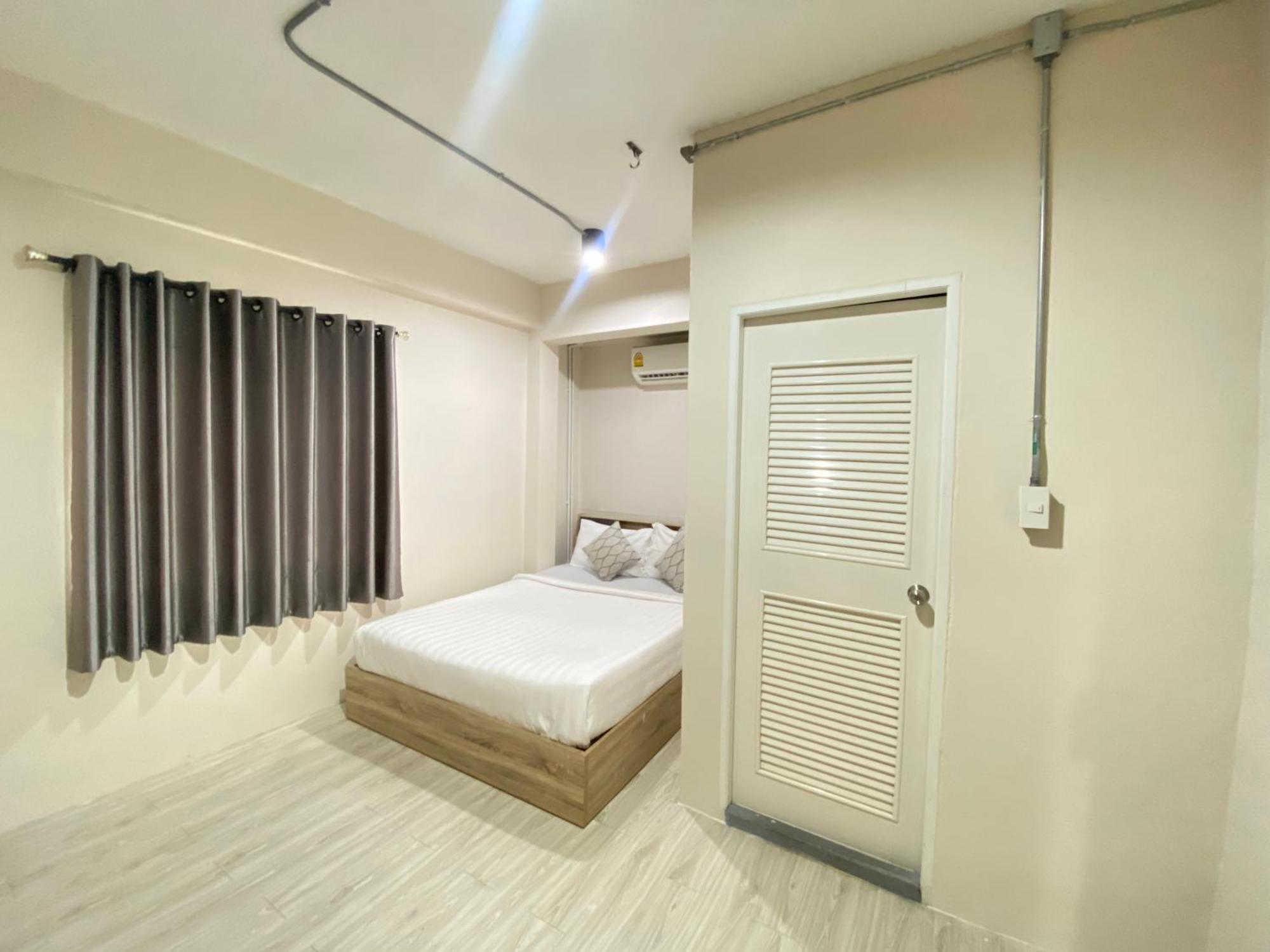 ซับรูมโฮเทล Subroom Hotel Surat Thani Exterior photo